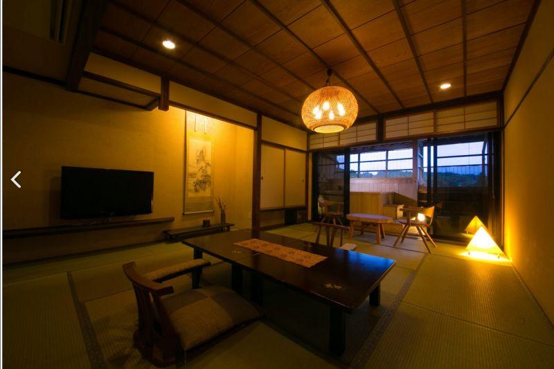 Eleganter Wohnbereich, Ryokan Hidatei Hanaougi, Takayama, Japan Reise