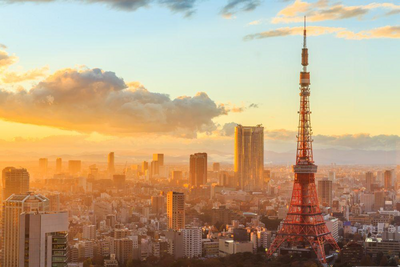 Skyline bei Sonnenuntergang von Tokyo, Japan Städtereise