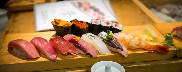 Sushi, Restaurant am Toyosu Fisch Markt, Tokyo