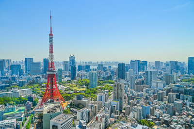 Tokyo Stadtbild mit Tokyo Tower, Japan Familienreise