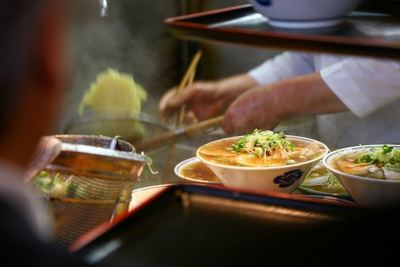 Fischsuppe auf dem Tsukiji Markt, Tokyo, Japan Städtereise