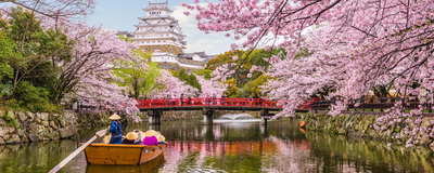 Himeji Castle im Frühling, Japan Reisen, Bootsfahrt
