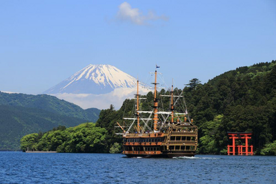 Piratenschiff am Ashi-no-ko-See, Hakone Japan Familienreise